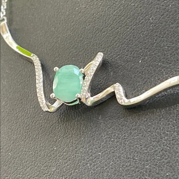 NWT Elegant Heartbeat 925 Silver Necklace with Natural Green Emerald Gemstone - Picture 5 of 11